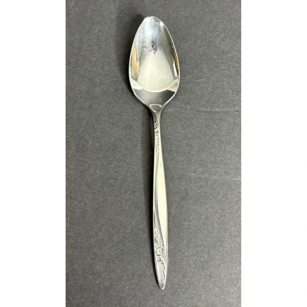 4 Rogers International Deluxe Baroness Teaspoons 6 1/8